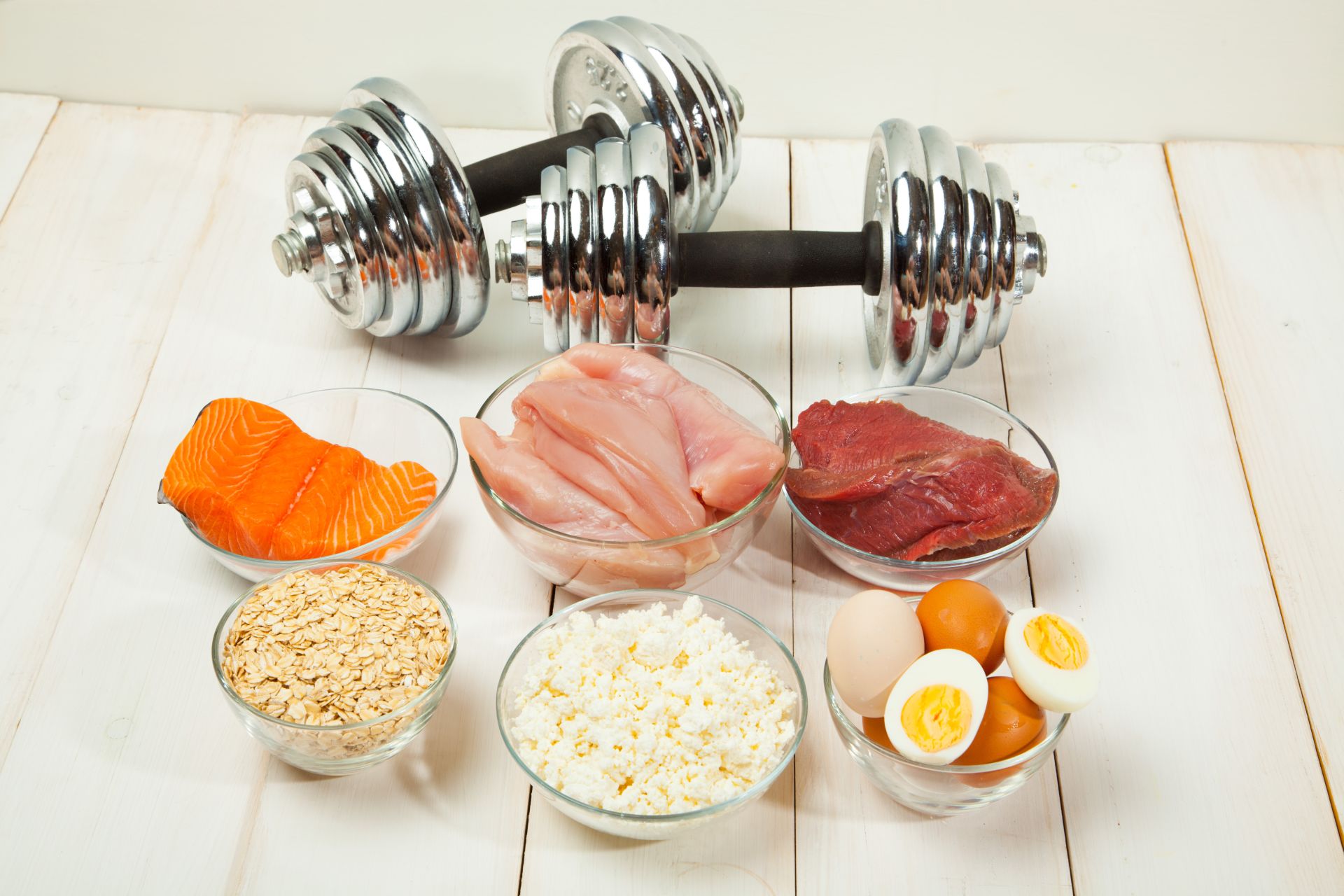 Proizvodi koji sadrže veliku količinu proteina: sir, prsa, jaja i ostalo